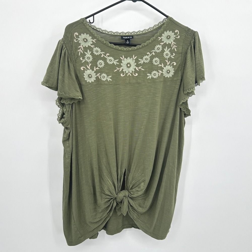 Torrid Embroidered Floral Tie Front Top Size 2 Olive Green Boho Cottagecore